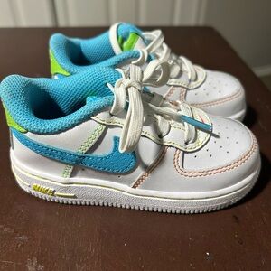 Nike Force 1 LV8 BT Toddler 8C
White/Baltic Blue/Action Green